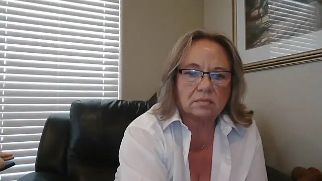 BustyAnnie élő XXX-chatje