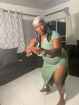 Cardiebae89 élő XXX-chatje