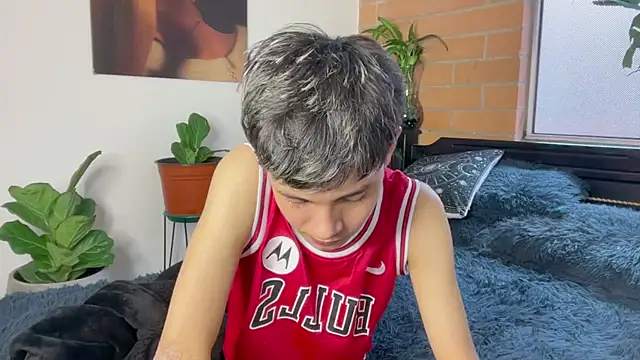 Andy_Belier23 Show in webcam