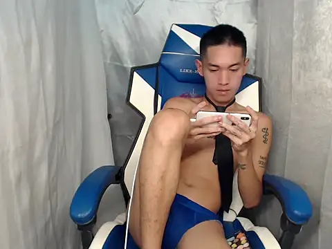 riks_tyler élő XXX-chatje