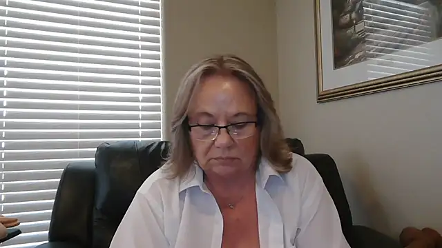 BustyAnnie Chat XXX live