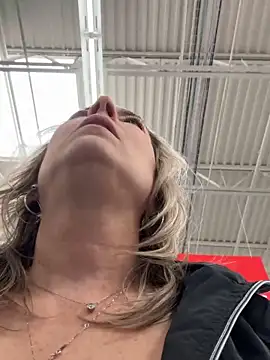 Chat +18 de Cherry-red-xo ao vivo