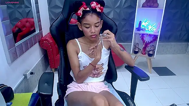 Chat XXX ao vivo de adisson_petite1