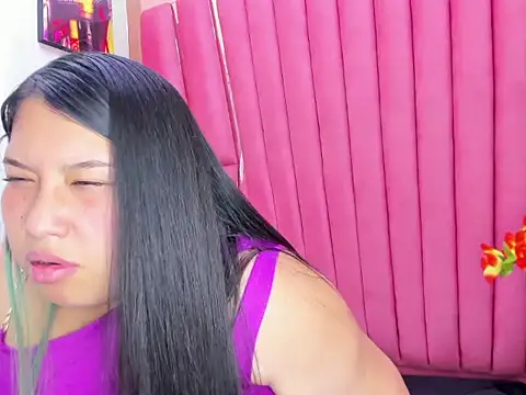 Nina_Love69 Adlı Modelin Canlı XXX Sohbeti