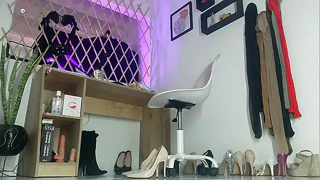 myla_sarah's Live XXX Chat