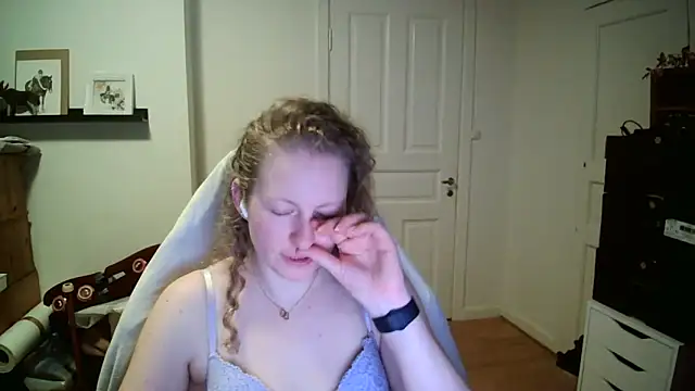 Girlnina-1995 élő XXX-chatje