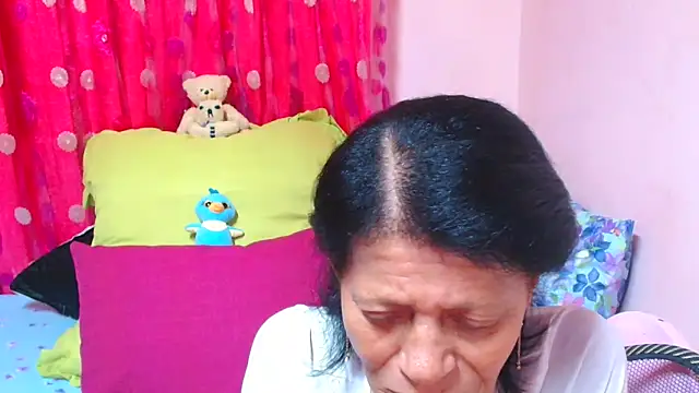 SLUTTYROXYのライブXXXチャット