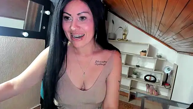 Chat +18 de Tania_mature ao vivo