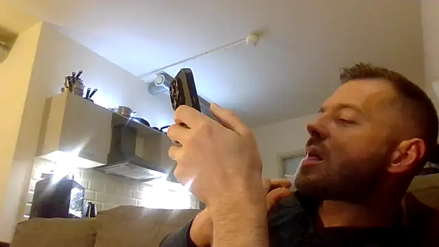 XXX chat uživo modela cheekycherryx