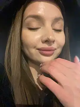 KrisMagnoly Adlı Modelin Canlı XXX Sohbeti