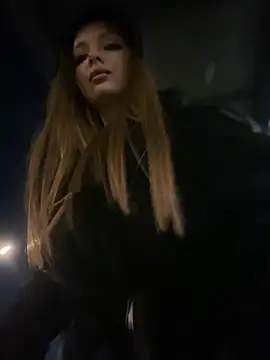 KrisMagnoly Adlı Modelin Canlı XXX Sohbeti