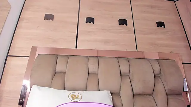 karol_lewiss Adlı Modelin Canlı XXX Sohbeti