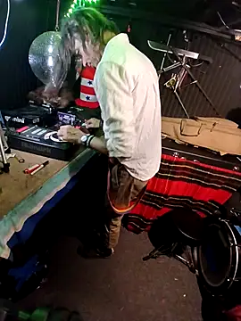 AllucyLu Pertunjukan Webcam