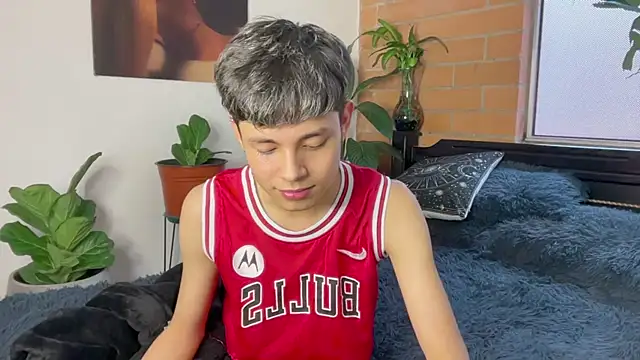 Show modela Andy_Belier23 na web-kameri