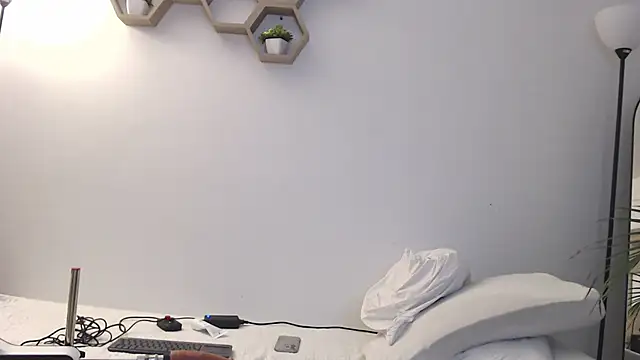 MIYESSI Adlı Modelin Canlı XXX Sohbeti