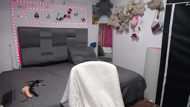 Czat XXX na żywo – Sharloth_milf