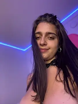 Alice777_ Chat XXX in diretta