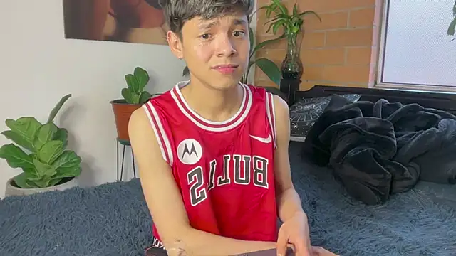 Andy_Belier23 Chat XXX in diretta