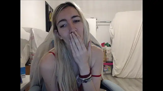 BarbieBlondieGirl 即時 XXX 聊天