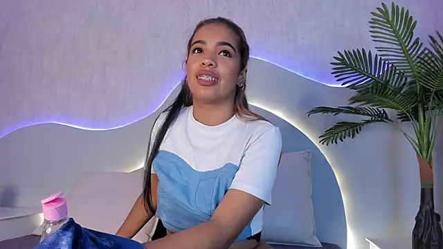 แชท XXX สดของ CannelaSmith