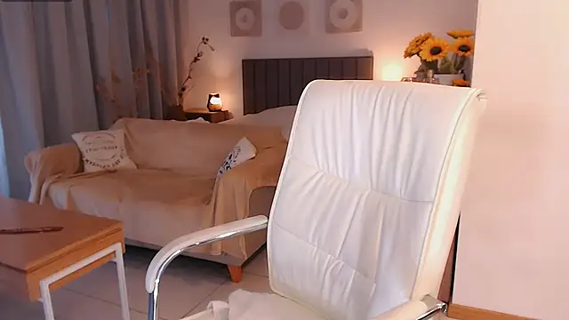 Chat +18 de Tilly_Eliot ao vivo