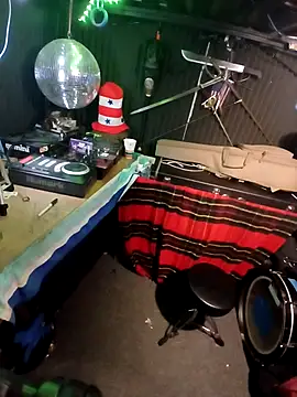 Show modela AllucyLu na web-kameri