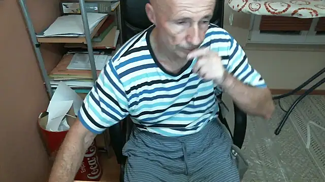 olibrius71 Show in webcam