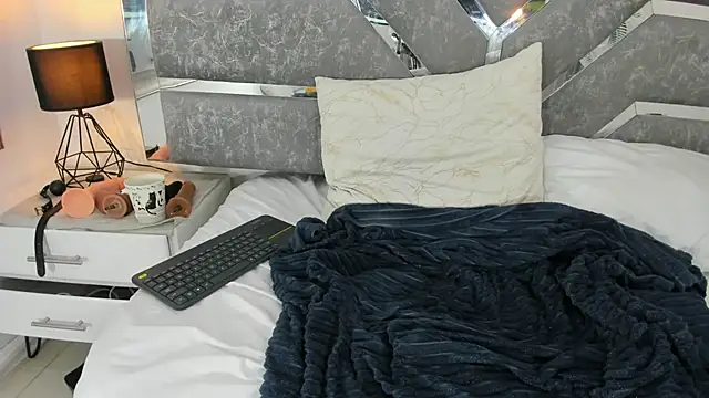 Slut_Milf_ élő XXX-chatje