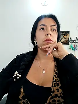 Luianna Adlı Modelin Canlı XXX Sohbeti