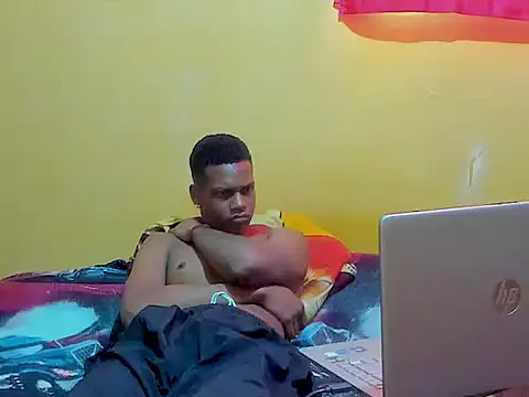 aunstin_farid1 Adlı Modelin Canlı XXX Sohbeti