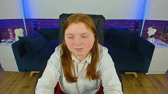 Show modela KattyRose8 na web-kameri