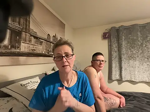 Chat +18 de Curvy-Jinx ao vivo