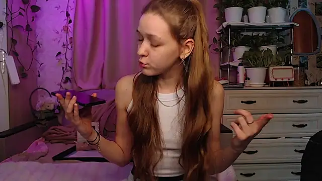 Adeline_Maxwell Chat XXX in diretta