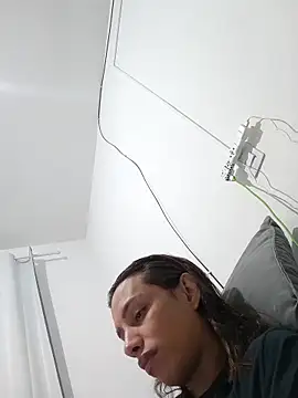 ofjuliaa: διαδικτυακό σόου στην κάμερα