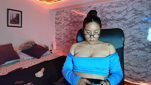 Camila_IRoose Chat XXX in diretta