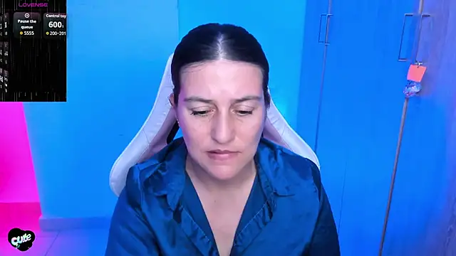 SaskyaaのライブXXXチャット