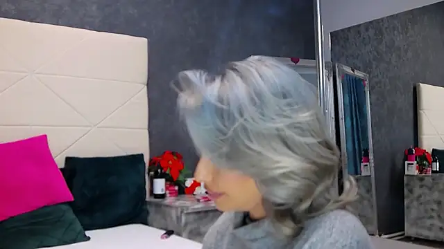 IssaSmith Show Webcam