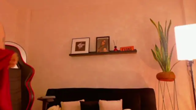 EmmyEvans1's Live XXX Chat