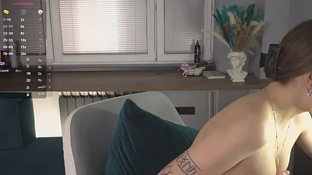 OssieCrewsのライブXXXチャット