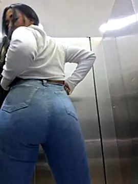 Chat +18 de Zafiro_glow ao vivo