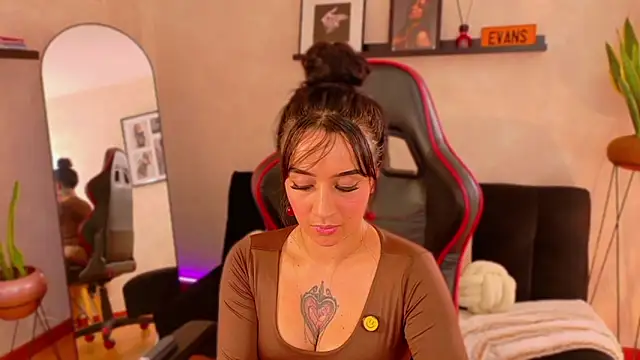 EmmyEvans1 Live XXX-chat