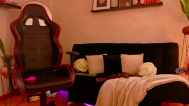 Chat XXX en directo de EmmyEvans1