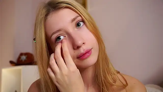 SunnivaCovil Chat XXX live