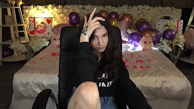 BabyFlowerr Adlı Modelin Canlı XXX Sohbeti