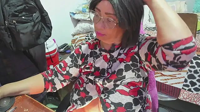 Mrs_mommy_ লাইভ XXX চ্যাট