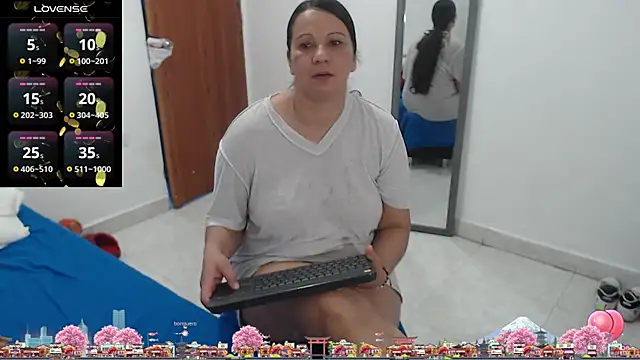 Laura_fox1 现场XXX聊天