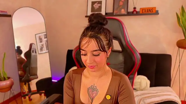 EmmyEvans1n Live XXX chat