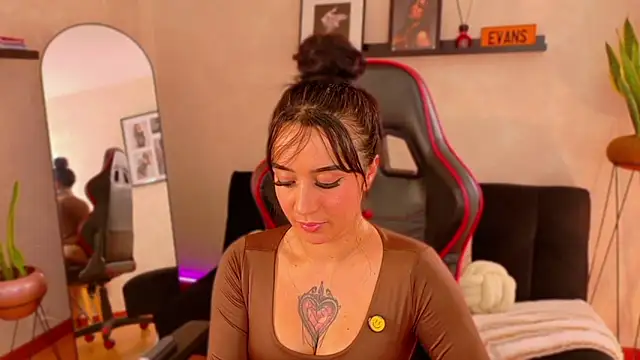 EmmyEvans1 Live XXX Chat