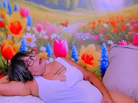 Chat +18 de indianroxy ao vivo