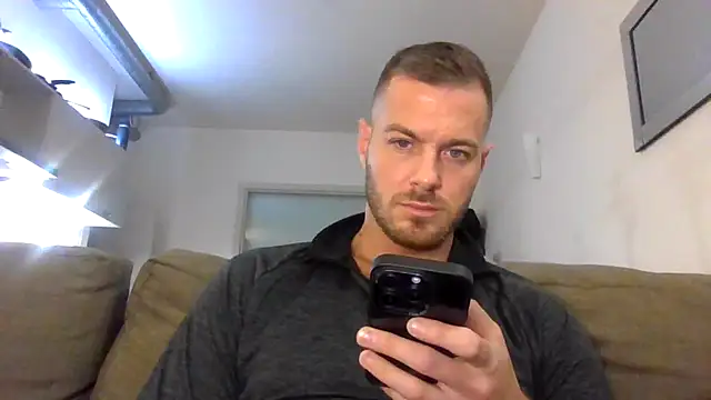 cheekycherryx élő XXX-chatje